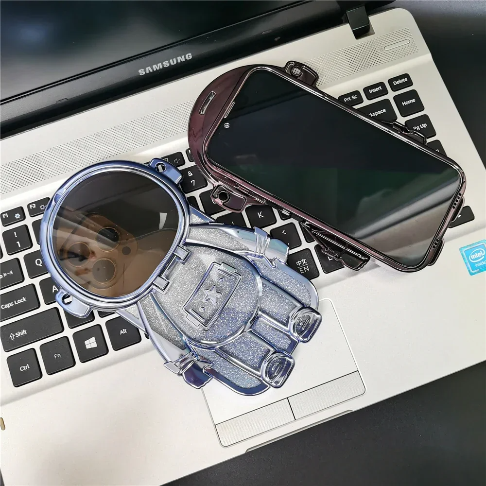 3D Astronaut-shape iPhone 13-16 Series Phone Cover with Chain Lens Protector